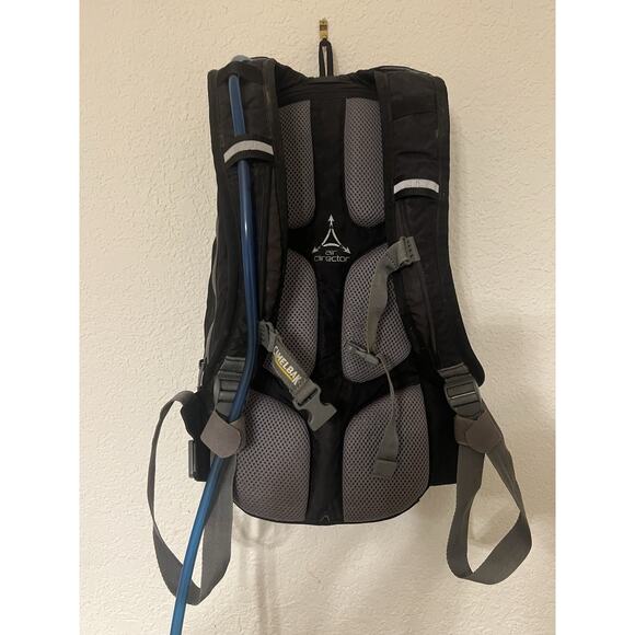 CamelBak Blowfish Hydration Pack Backpack Black Gray Expandable w/ Bladder - Picture 5 of 8